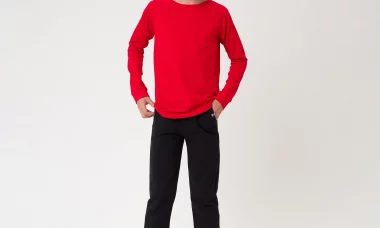 dresy czarne, czerwona bluza