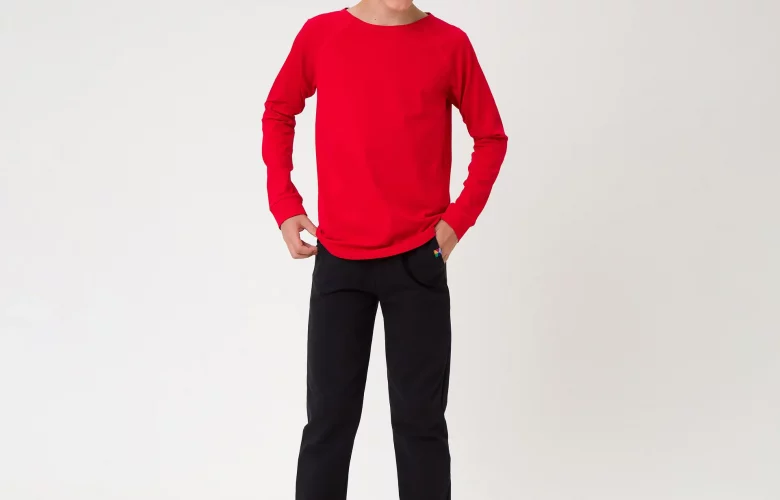 dresy czarne, czerwona bluza