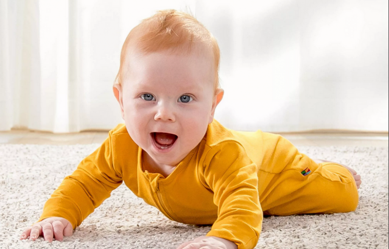 bawełniana piżamka dla niemowlaka w żółtym kolorze
